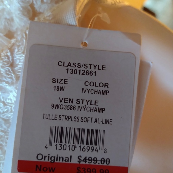 Ivory Strapless Wedding Dress NWT!! - Picture 7 of 7